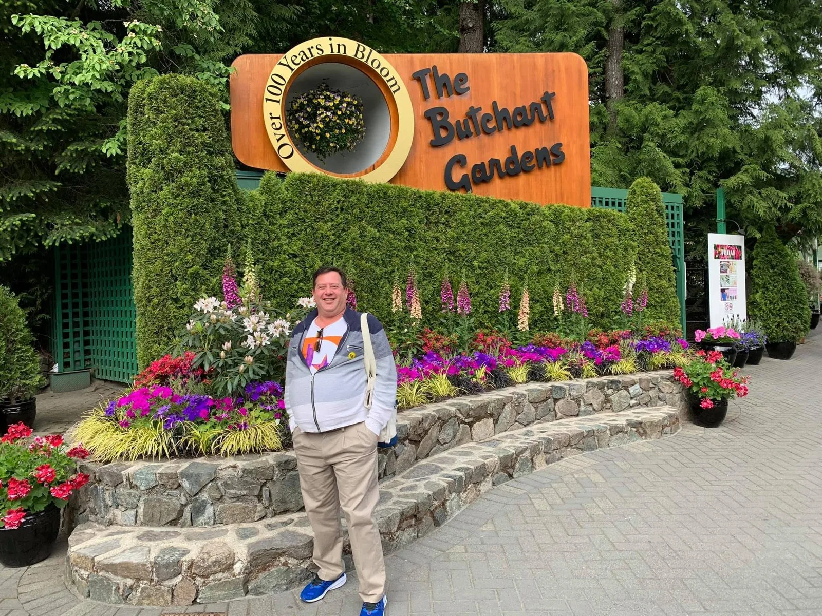 Scott at the garden entrance — Victoria, Canada — The Butchart Gardens