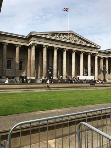 The British Museum's classical façade — London — British Museum and Rosetta Stone
