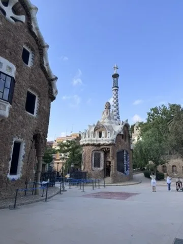 Gaudí entrance stair and pavilion — Barcelona — Park Güell