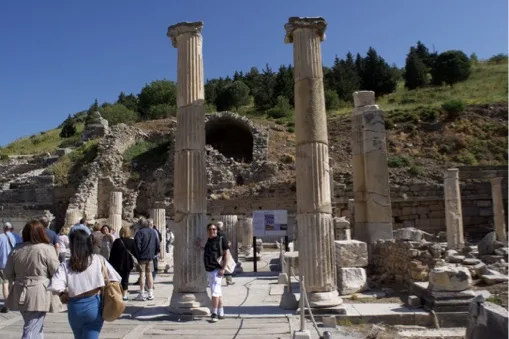 Columns and avenues of Ephesus — Ancient Ephesus