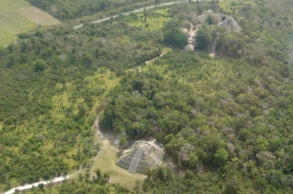 Chacchoben rising from the jungle — Chacchoben — picture-perfect companion
