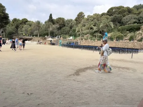 Park Güell — Barcelona — the landmark in its setting