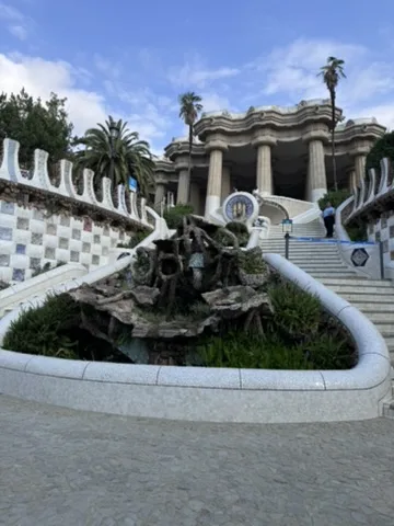 Park Güell — Barcelona — the landmark in its setting