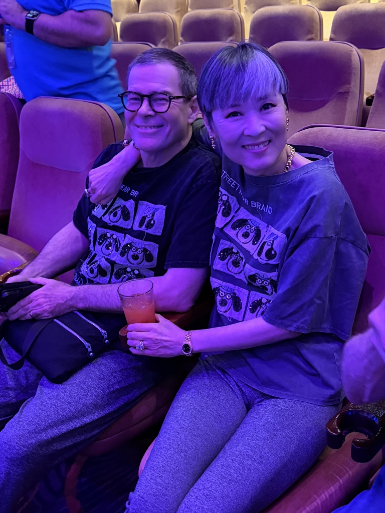 Two guests smiling before Scott Astin’s Pinnacle ceremony
